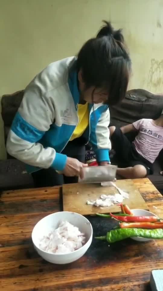 村里吃瓜的小孩,村中小孩吃瓜趣事多