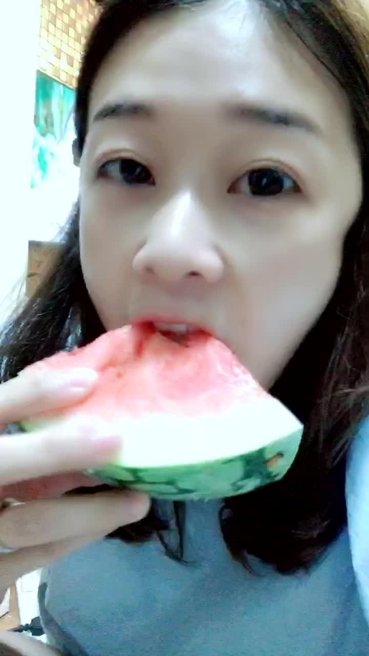 吃瓜姐姐玩偶,萌趣可爱,带你走进欢乐世界