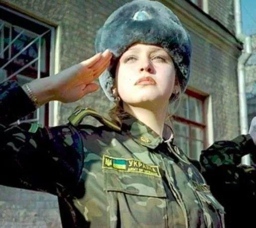吃瓜爆料乌克兰女兵,战火中的花木兰,无畏的巾帼英雄